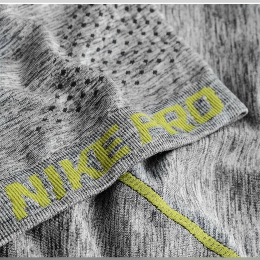 NIKE HOODIE PRO HYPERWARM LIMITLESS DARK GREY/HEATHER/VOLT/BLACK WOMEN - Picture 3 of 12